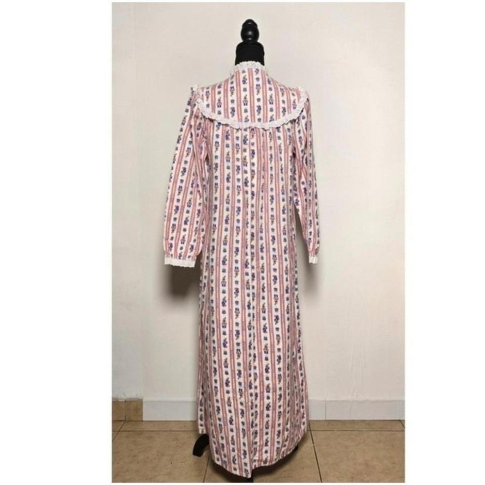 Lanz of Salzburg Traditional nightgown Medium  cottagecore vintage sleepwear - Picture 3 of 8